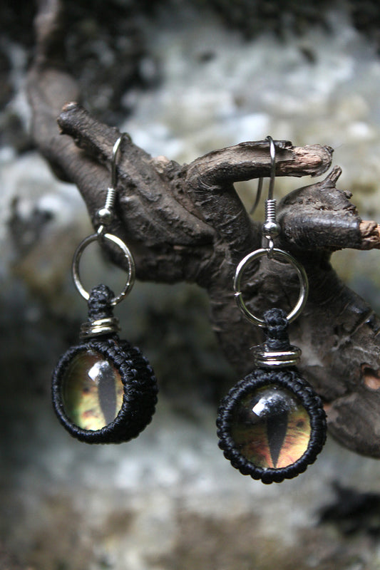 Macrame dragons eye earrings