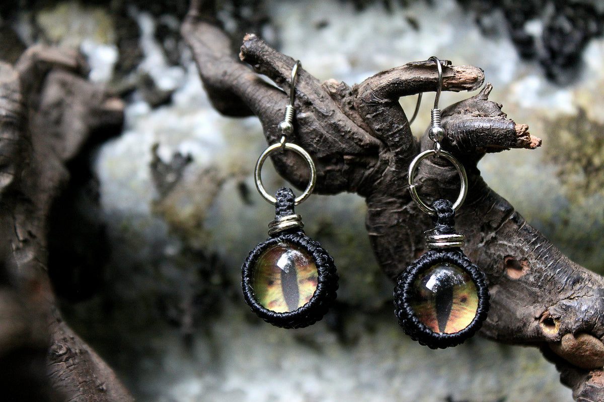 Macrame dragons eye earrings