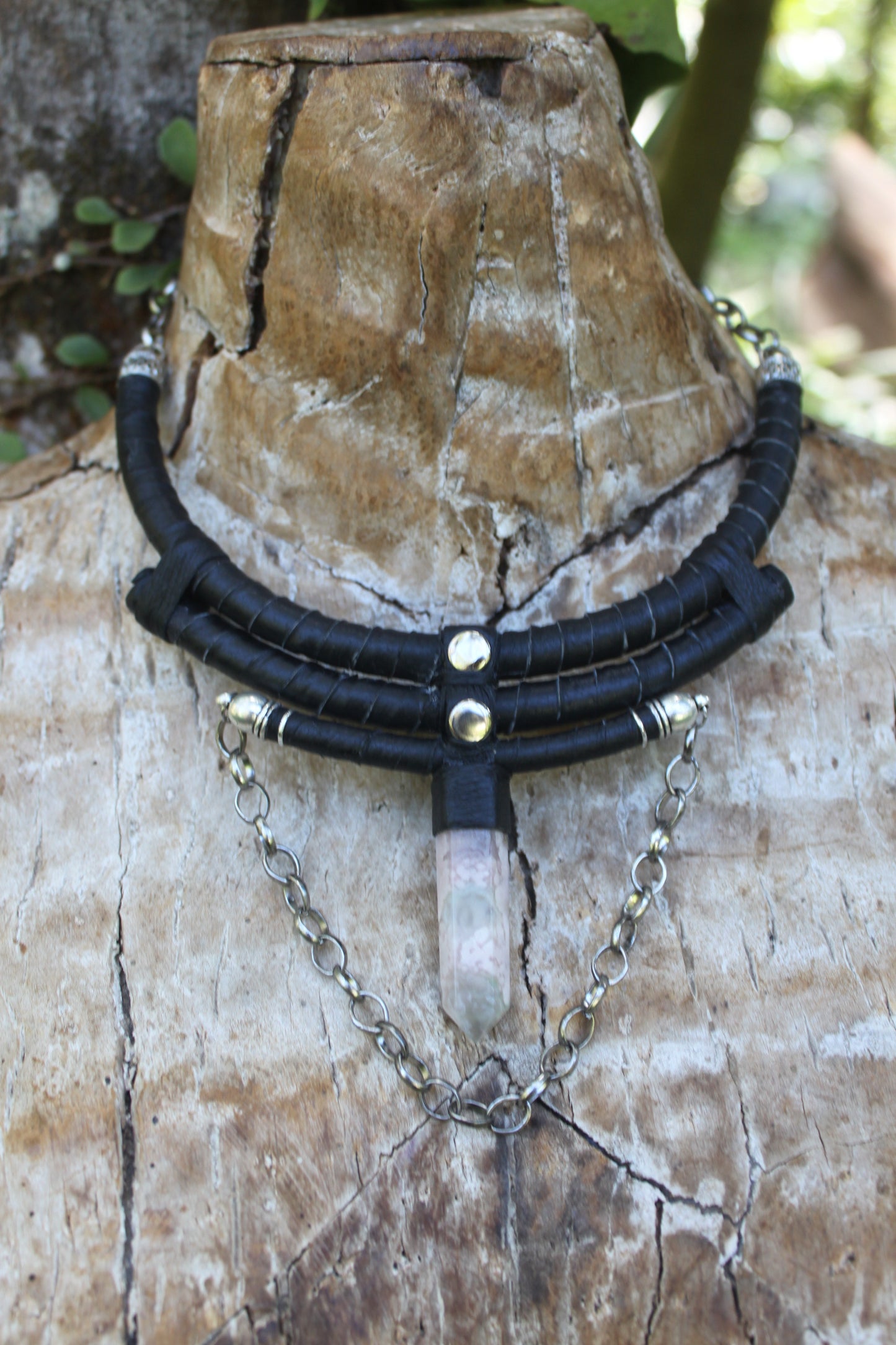 Triple-strand flower agate choker